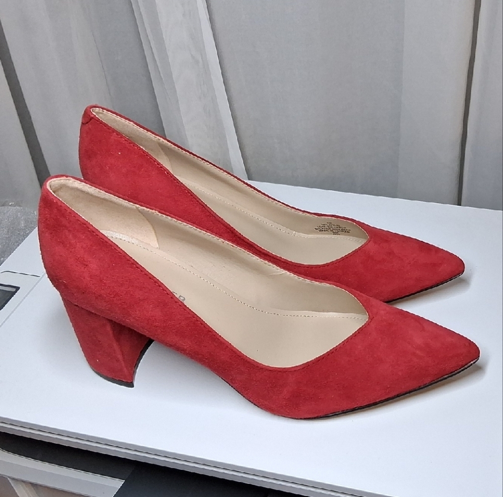 Elegant Marc Fisher Bold Red Suede Leather 3in Block Heels pointed toe 6M